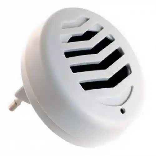 zapojenie-mini-odpudzovaca-weitech-v-spalni-proti-pavukom