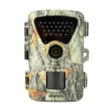 Detailný pohľad na kompaktnú fotopascu Bentech TC03 s 4K rozlíšením.